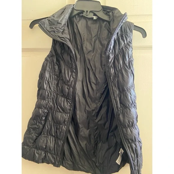 Athleta Puffer Vest - Picture 3 of 5